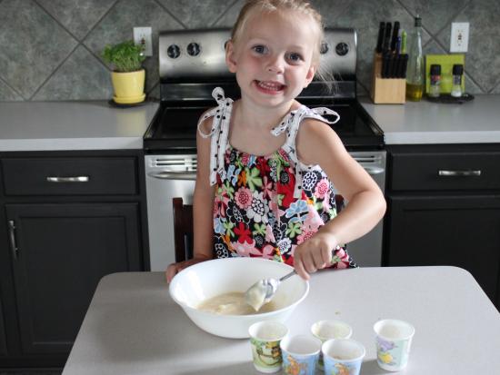 Crunchy Frozen Yogurt Cups from Kiwi Crate