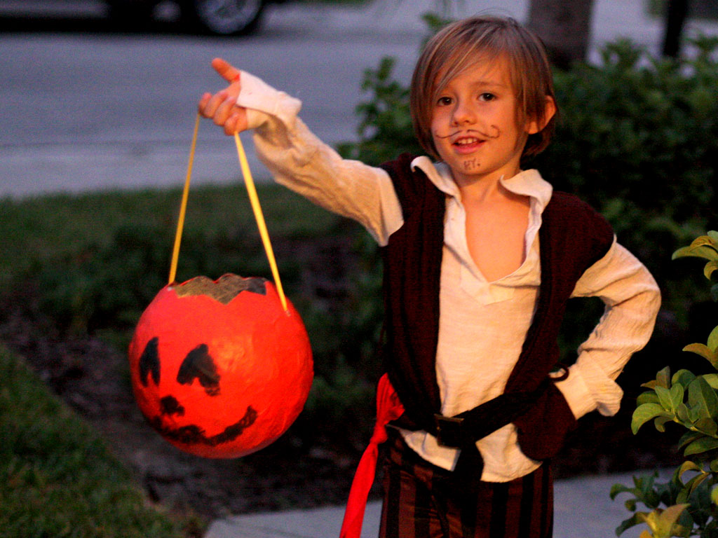 Papier Mache Trick-or-Treat Basket