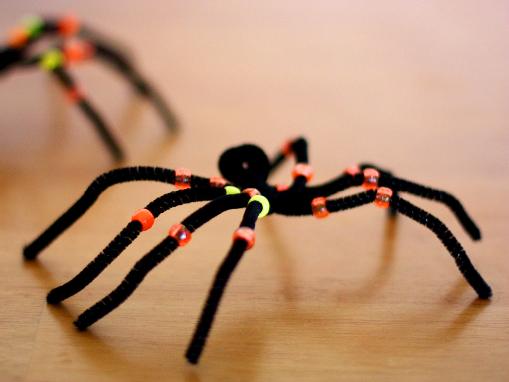 Creepy-Crawly Pipe Cleaner Spiders