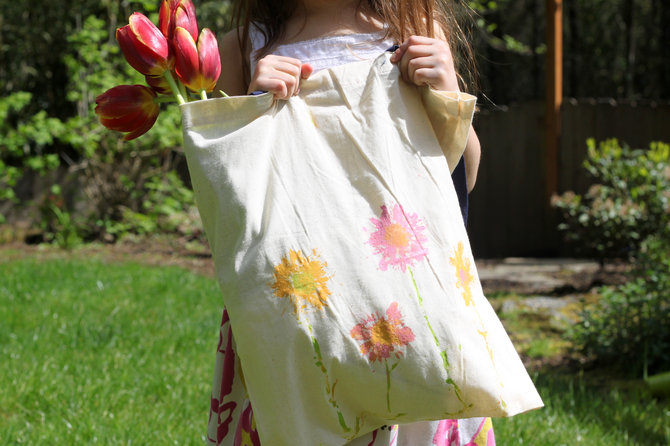 Daisy Print Canvas Shopping Bag