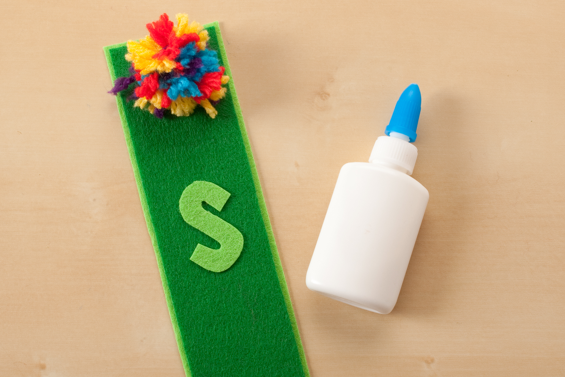 Pom-Pom Bookmark