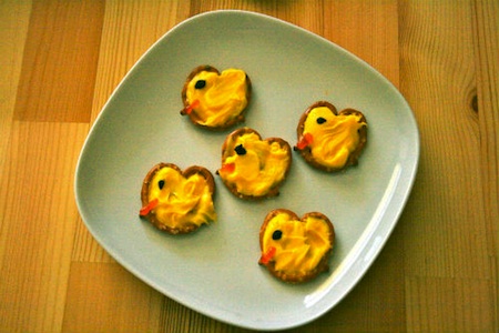 Easter Chick Pretzels