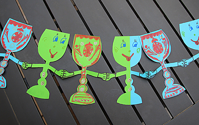 A Dancing Wine Goblet Paper Chain!